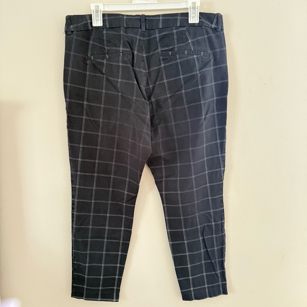 Old Navy Women’s Black Checkered Pixie Pants - Picture 3 of 3